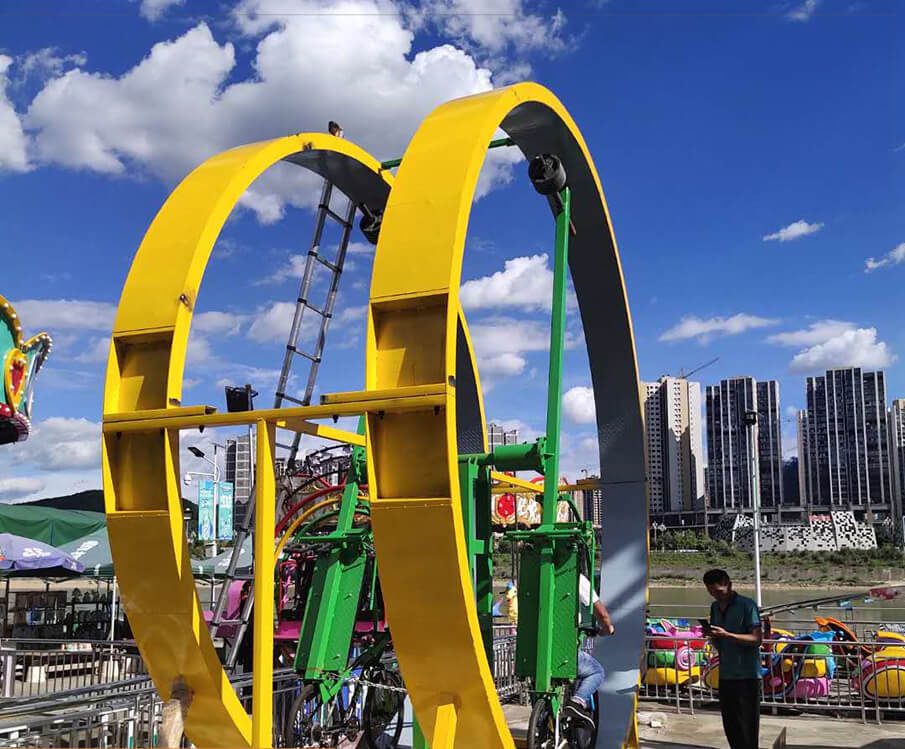 網紅旋轉自行車