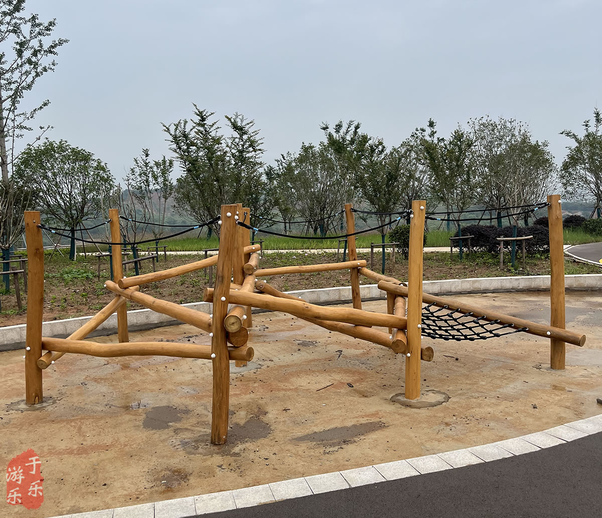 兒童探險(xiǎn)設(shè)備