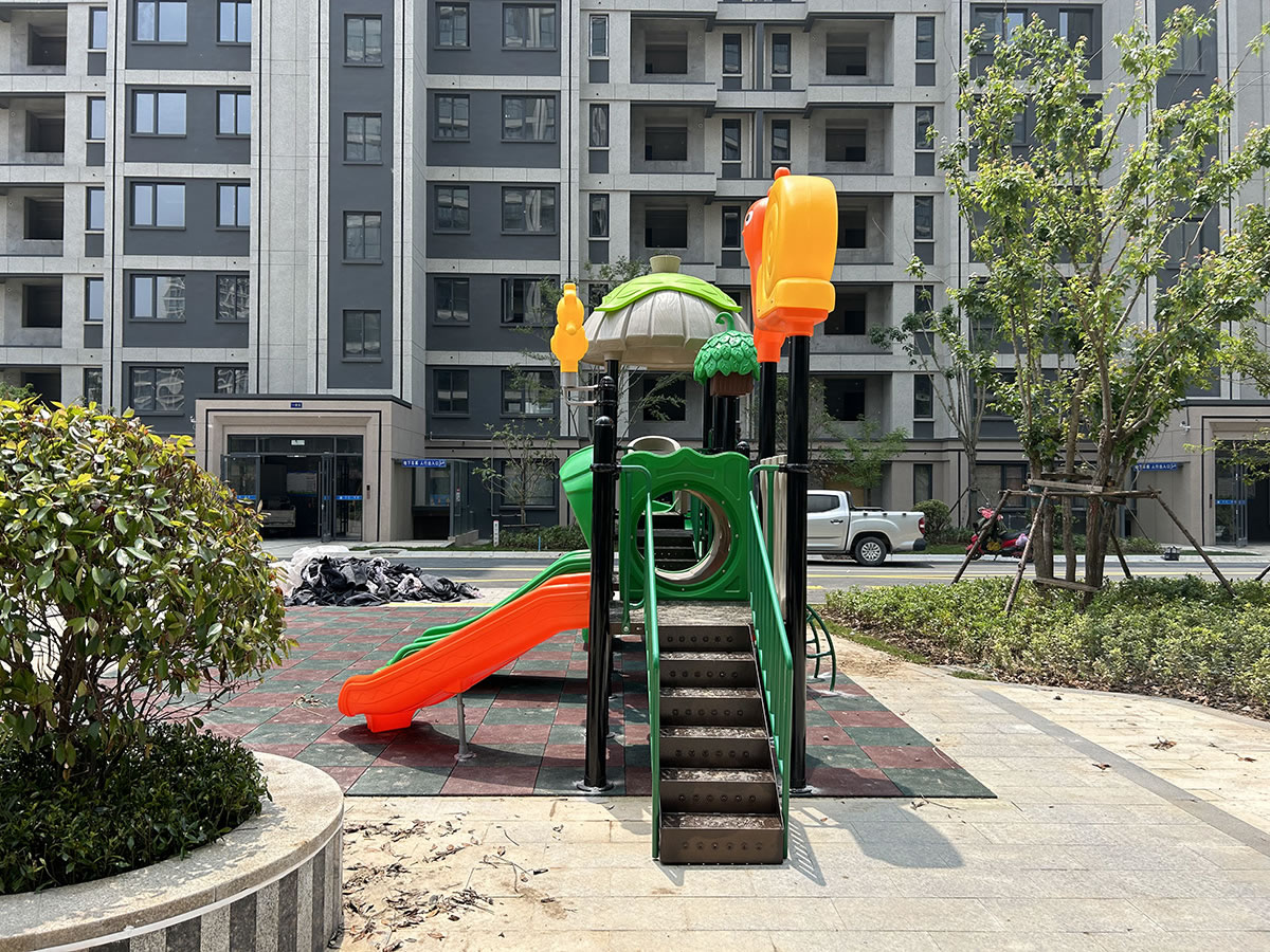 兒童滑滑梯設備廠家